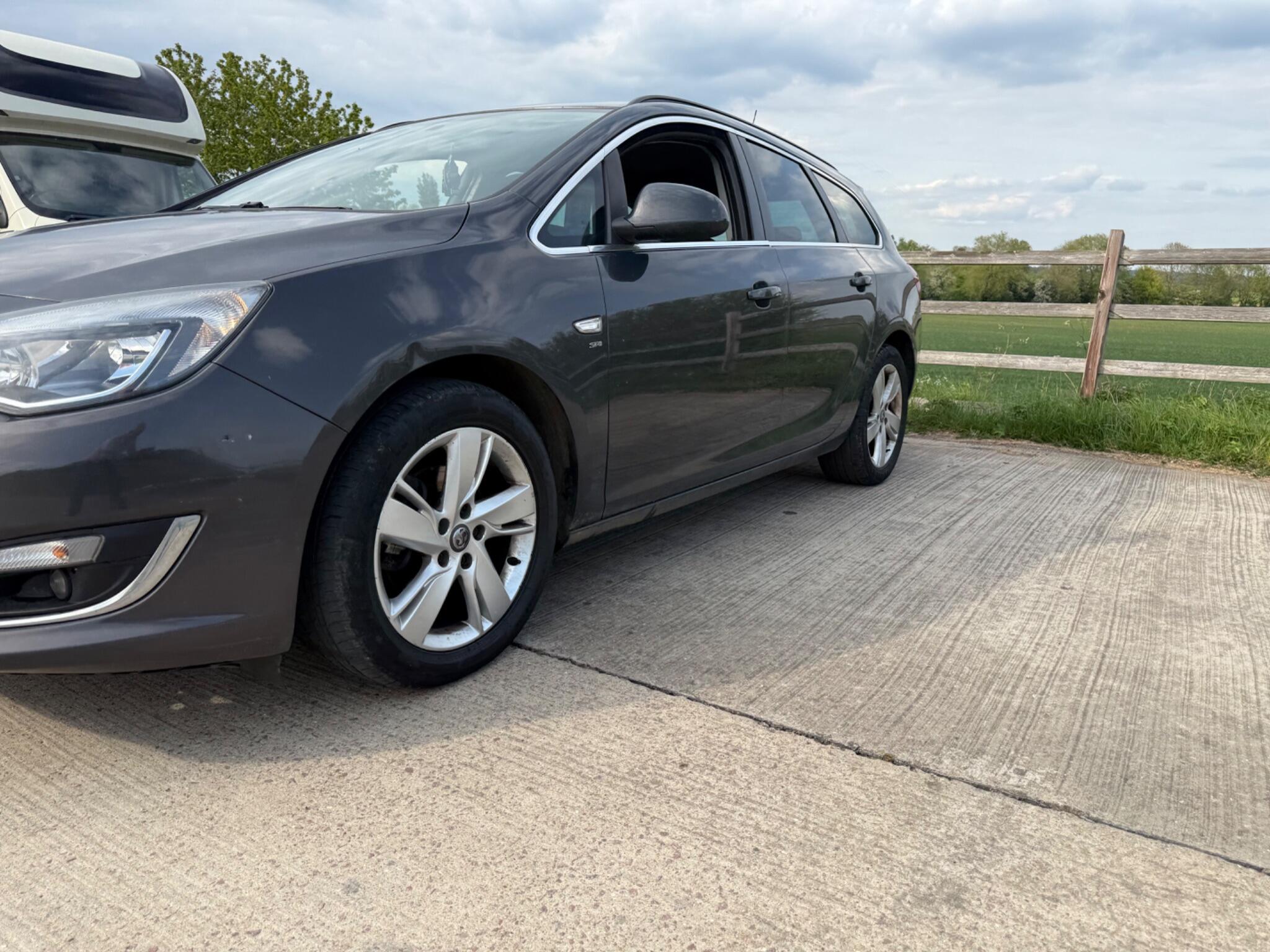 Vauxhall Astra 1.7 CDTi ecoFLEX SRi Sports Tourer Euro 5 5dr — photo 57 of 86
